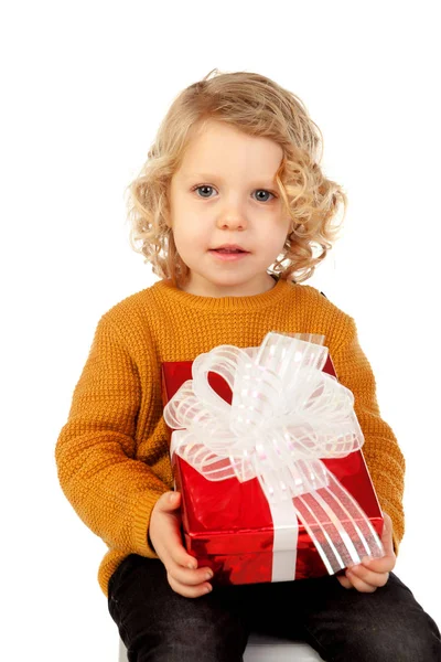 Bambino piccolo con scatola regalo rossa — Foto Stock