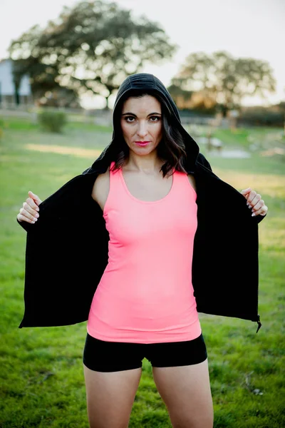 Young athletic woman outdoors — Stock Photo, Image