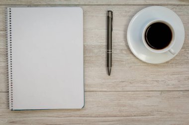 boş defter kalem ve kahve ile  