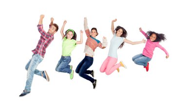 Bir grup insan atlıyor.