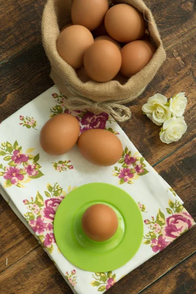 Πρωινό με αυγά σε χαρτοπετσέτα — Φωτογραφία Αρχείου