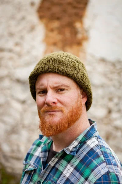 Redhead bearded man with beanie hat — Stock Photo, Image