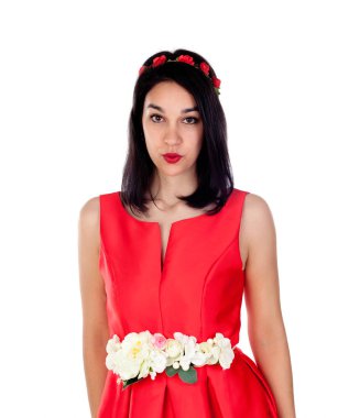 Kırmızı kokteyl elbisesi ile kız 