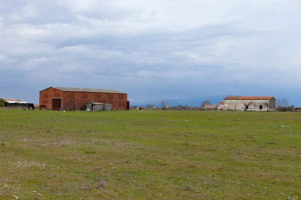 Krajina s tabákem sušička — Stock fotografie