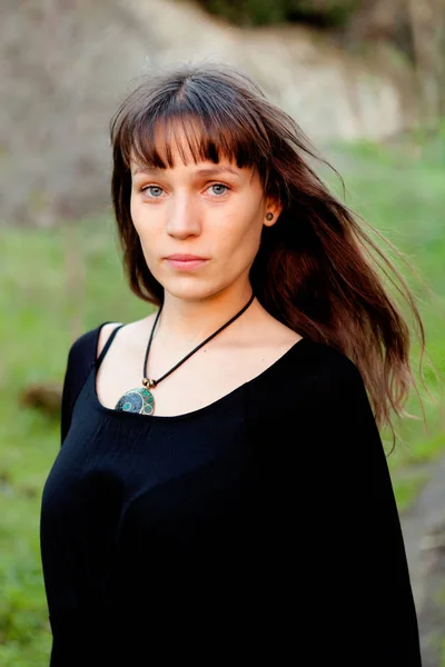 Brunette woman in park — Stock Photo, Image