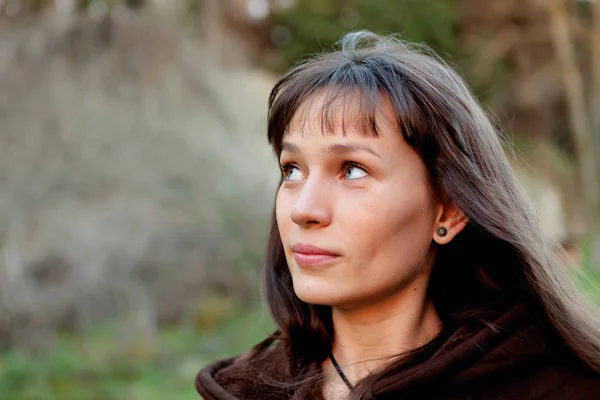 Brunette woman in park — Stock Photo, Image