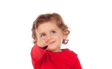 Kıvırcık saçlı bebek