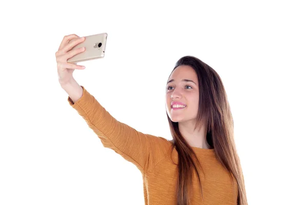 Teenager-Mädchen macht Selfie mit ihrem Handy — Stockfoto