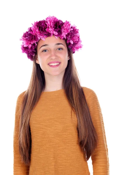 紫の花の花輪とティーンエイ ジャーの女の子 — ストック写真