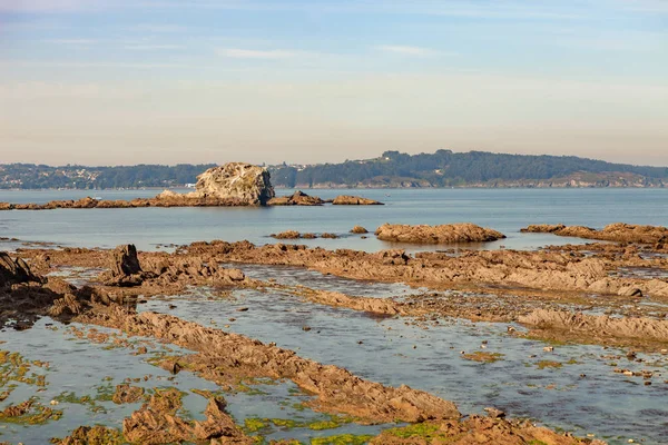 Bassa marea sulla spiaggia in Spagna — Foto Stock