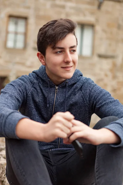 Sério adolescente menino — Fotografia de Stock