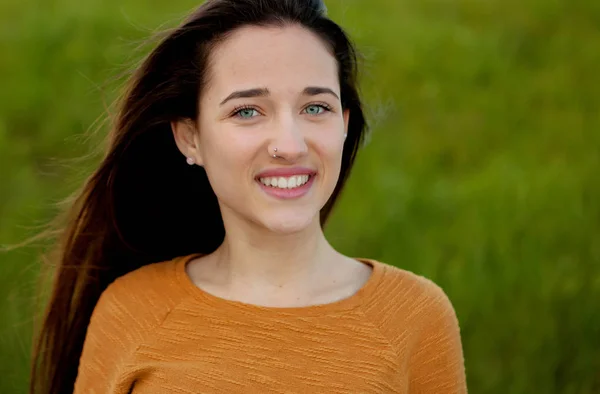 Hermosa chica adolescente feliz — Foto de Stock