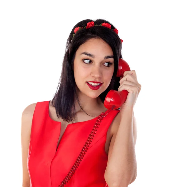 Donna che parla da vintage telefono rosso — Foto Stock