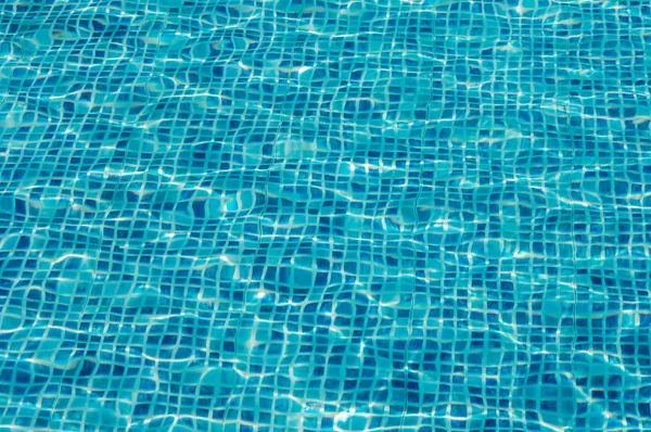 Eau de piscine bleue — Photo