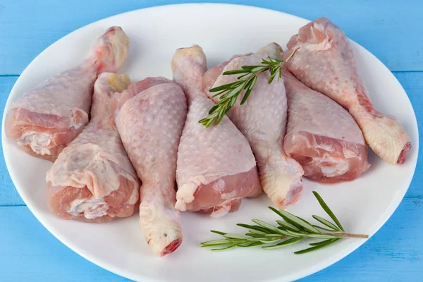 Raw chicken thighs — Stock Photo, Image