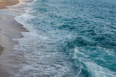Köpük dalgalar Beach'te kırma