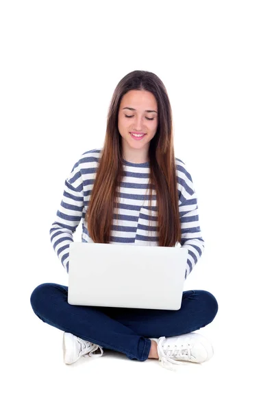 Ung kvinnlig student med laptop — Stockfoto