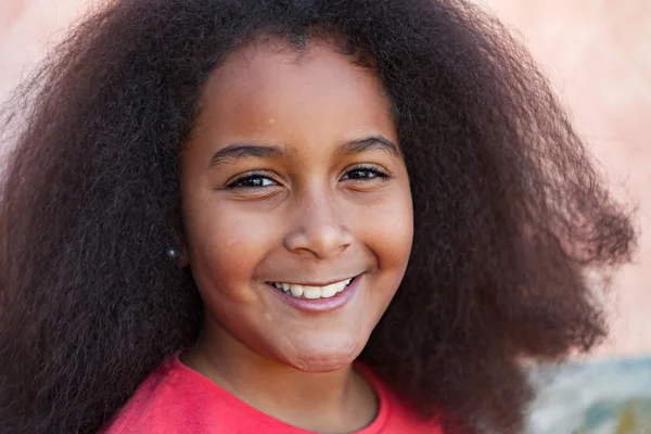 Menina bonita com cabelo afro longo — Fotografia de Stock