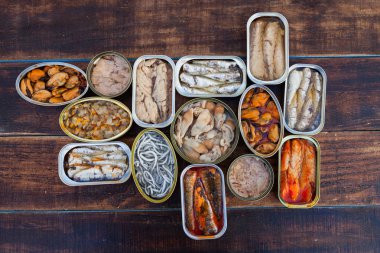 Açık deniz ürünleri ürün yelpazesine kutular