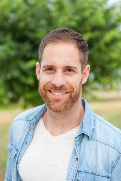 Casual bearded man in park — Stock Photo, Image