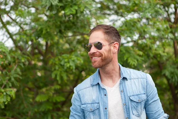 Casual guy relaxed in park — Stock Photo, Image