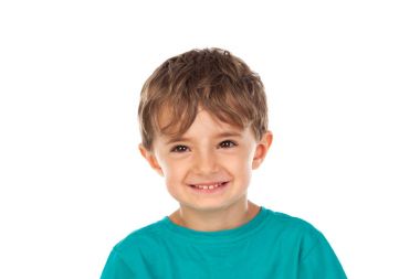 Yeşil t-shirt ile şirin çocuk