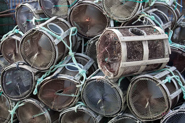 Armadilhas de polvo empilhadas em rede — Fotografia de Stock