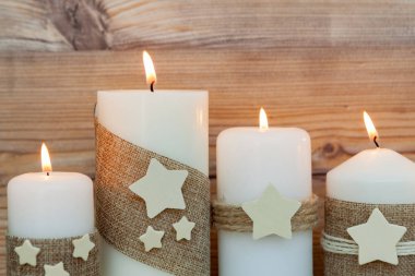 Ev dekorasyon olarak Noel mumlar