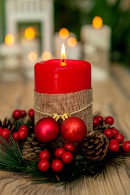 Ev dekorasyon olarak Noel mum