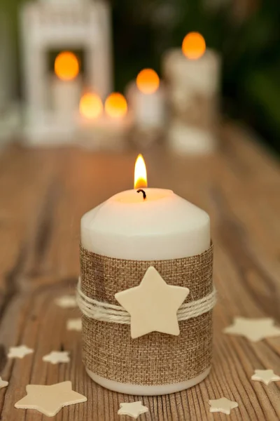 Vánoční svíčky jako dekorace — Stock fotografie