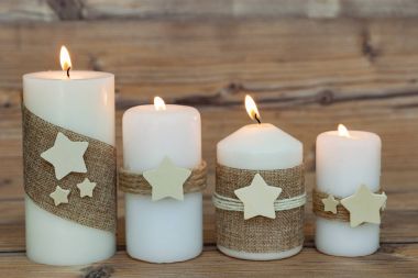 Ev dekorasyon olarak Noel mumlar