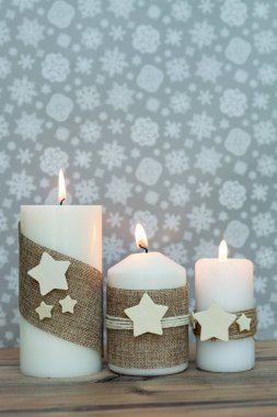 Ev dekorasyon olarak Noel mumlar