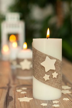 Ev dekorasyon olarak Noel mumlar