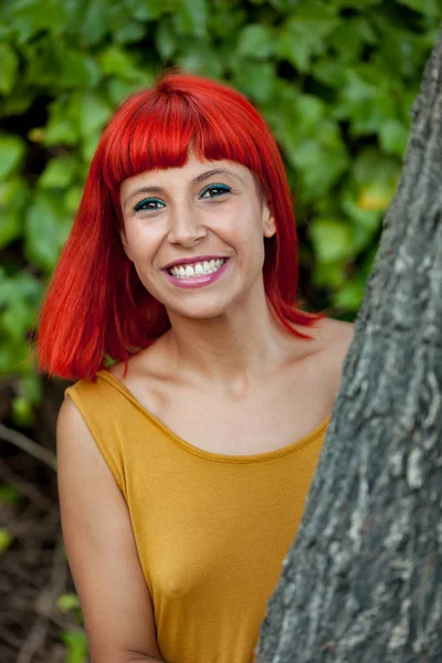 Mujer joven pelirroja — Foto de Stock