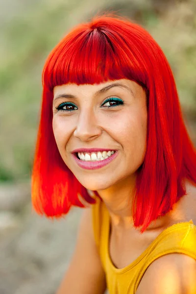 红头发的年轻女人 — 图库照片