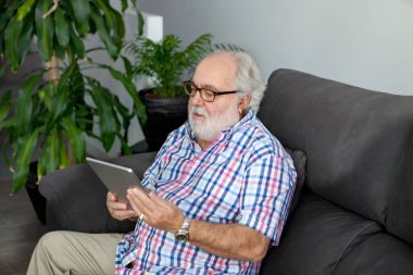 Komuta sizde beyaz sakallı