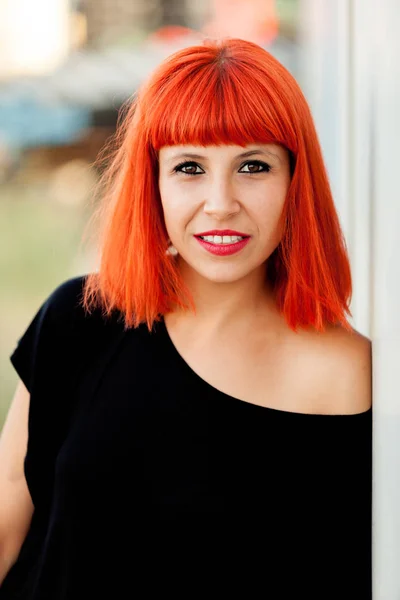 Roșu cu păr tânără femeie — Fotografie, imagine de stoc