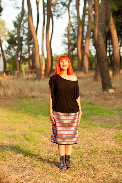 Mujer joven pelirroja — Foto de Stock