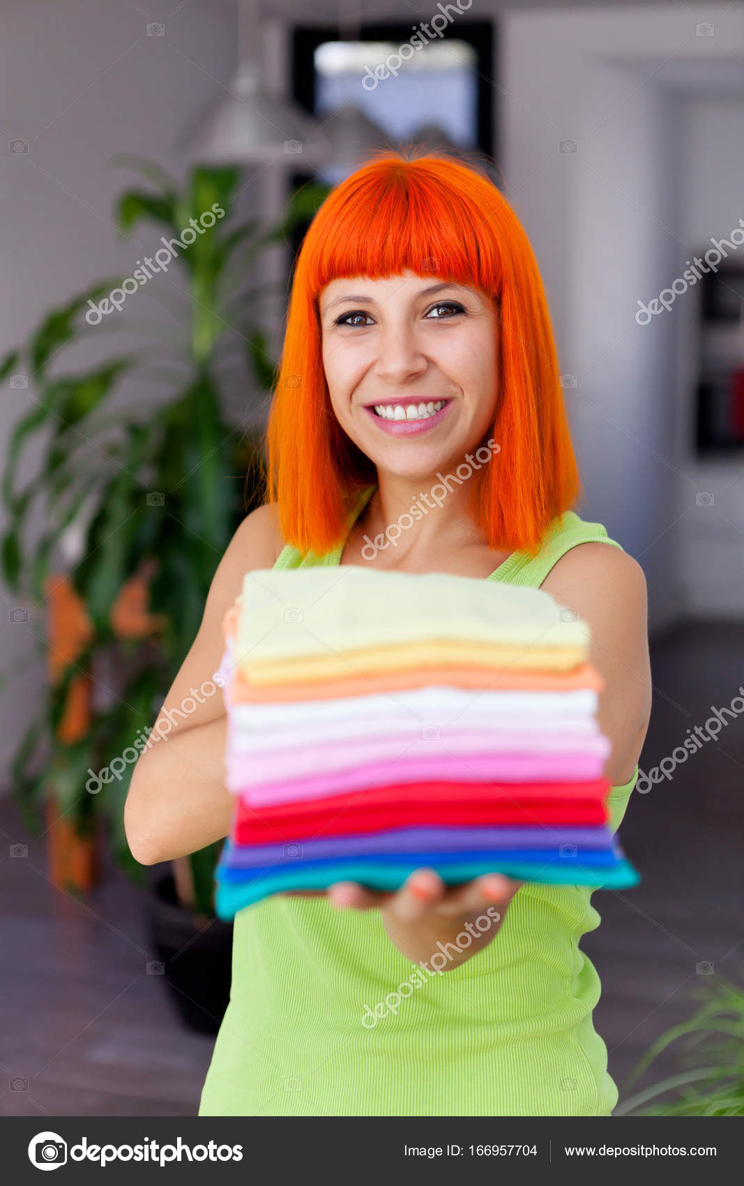 Doing a redhead, naked wemons