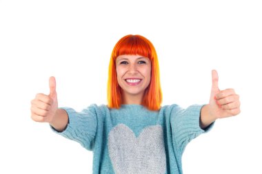 Kırmızı saçlı genç kadın