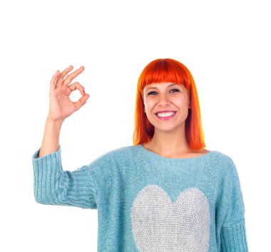 Kırmızı saçlı genç kadın