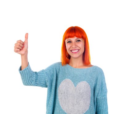 Kırmızı saçlı genç kadın