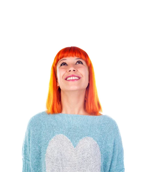 Kırmızı saçlı genç kadın