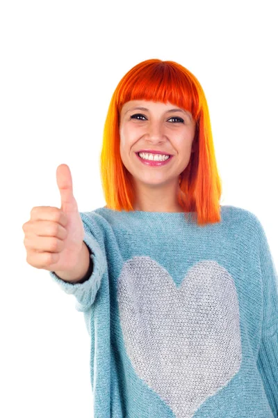 Kırmızı saçlı genç kadın