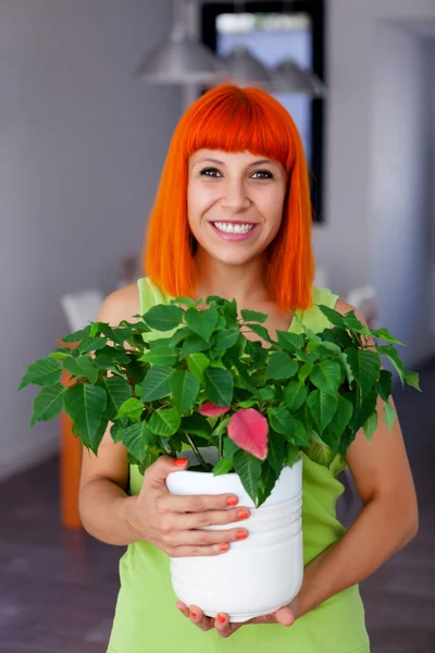 Pelirroja feliz mujer — Foto de Stock