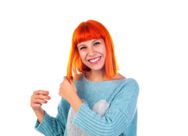 Kırmızı saçlı genç kadın