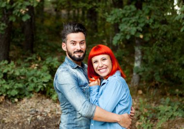 Parktaki mutlu çift.