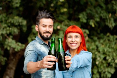 Parktaki mutlu çift.