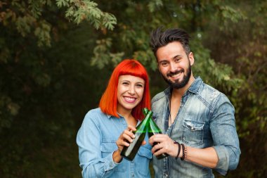 Parktaki mutlu çift.