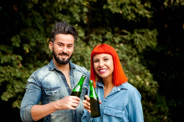 Parktaki mutlu çift.